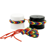 PRIDE - PULSEIRA DE FIOS TRANADOS COM BANDEIRA LGBT